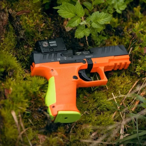 Aimpoint Acro C-2 in der Schrägansicht auf der Montagefläche